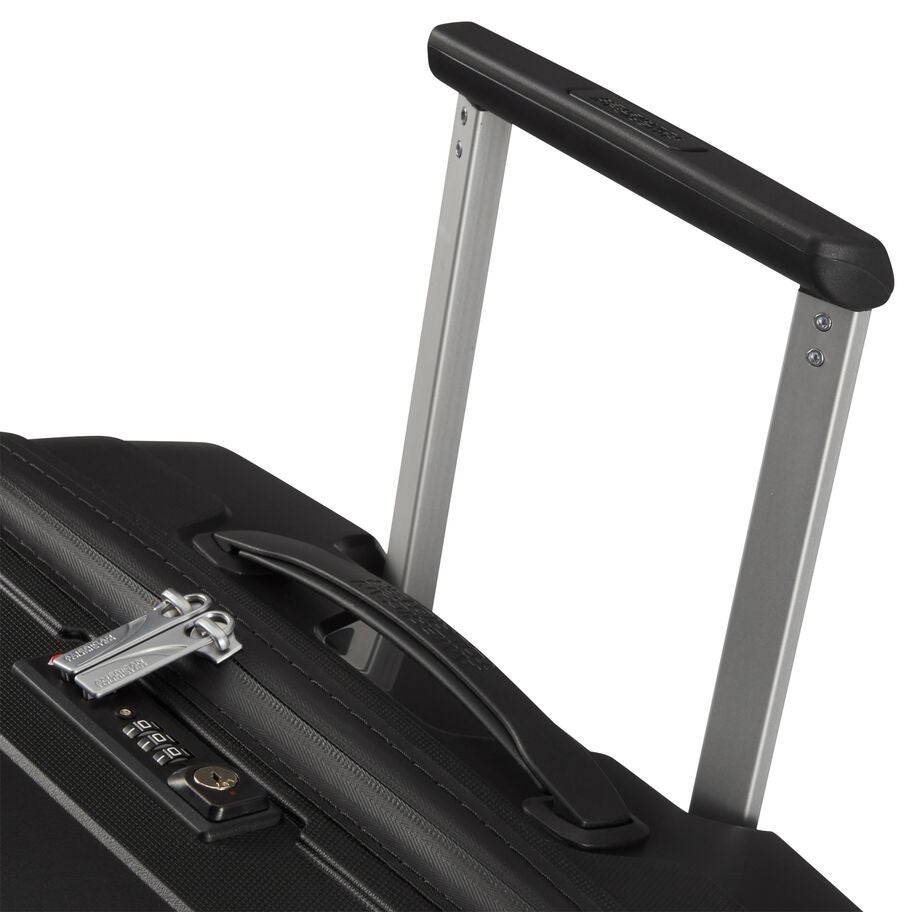 Airconic Medium in the color Onyx Black. image number 2