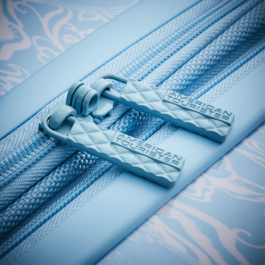 Disney Cinderella Carry-On in the color Cinderella. image number 3