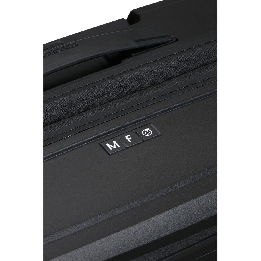 FastForward Carry-On in the color Flash Black. image number 4