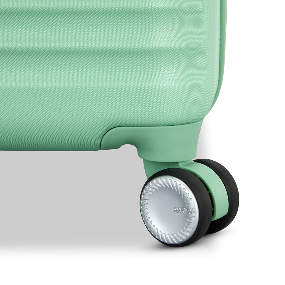 Stratum 3.0 Medium in the color Surreal Green. image number 6