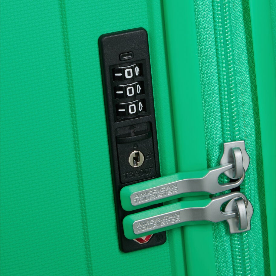 Rejoy 2 Piece Set (CO/L) in the color Jade Green. image number 4