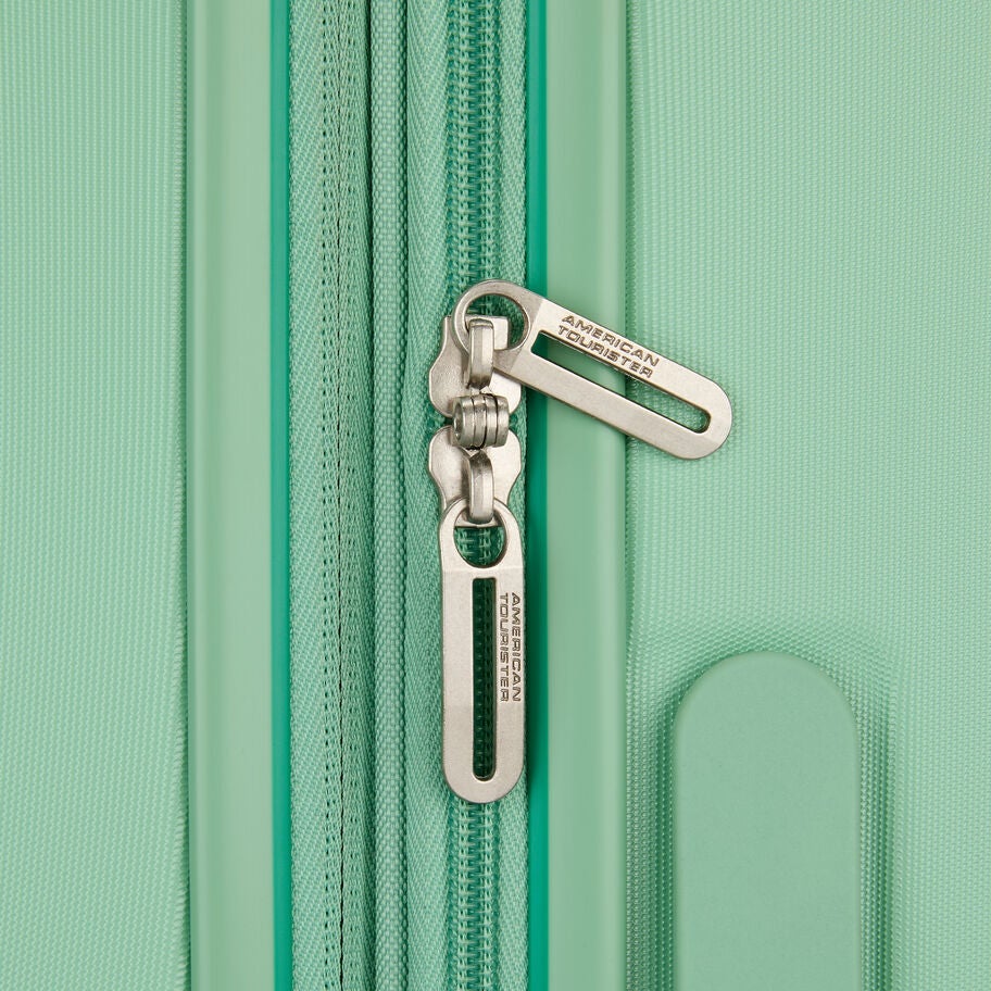 Stratum 3.0 Medium in the color Surreal Green. image number 4