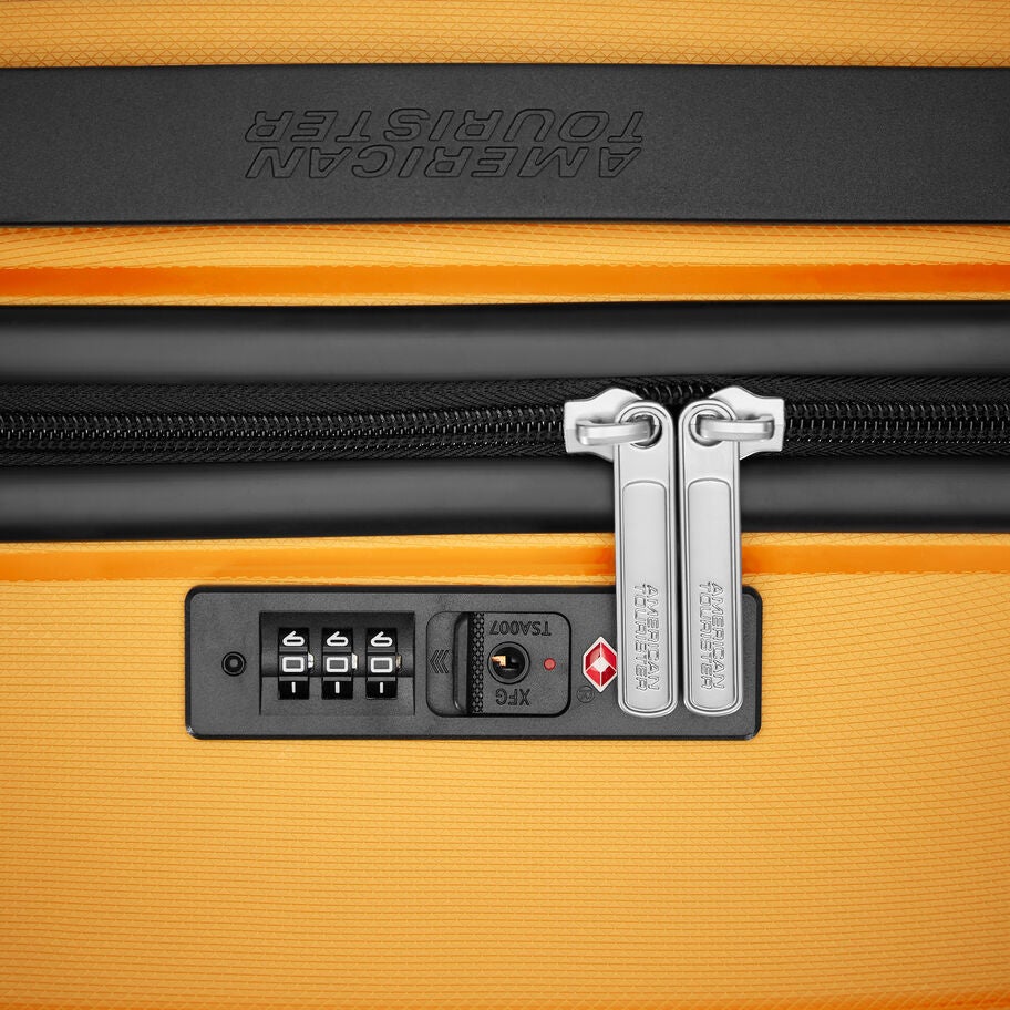 Air Move 2 Piece Set (CO/L) in the color Sunset Yellow. image number 4