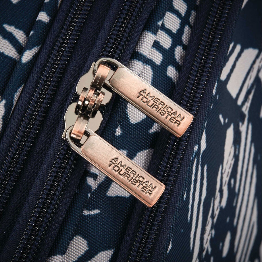 Belle Voyage Softside Medium in the color Floral Indigo Sand. image number 4