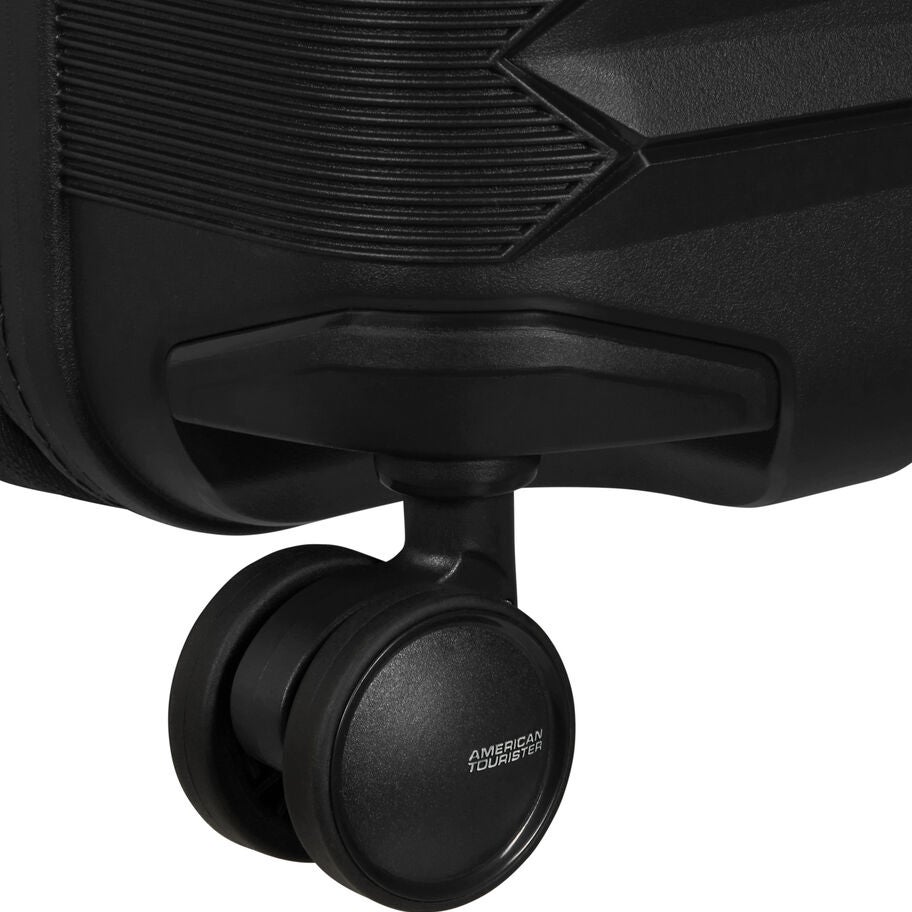FastForward Carry-On in the color Flash Black. image number 5