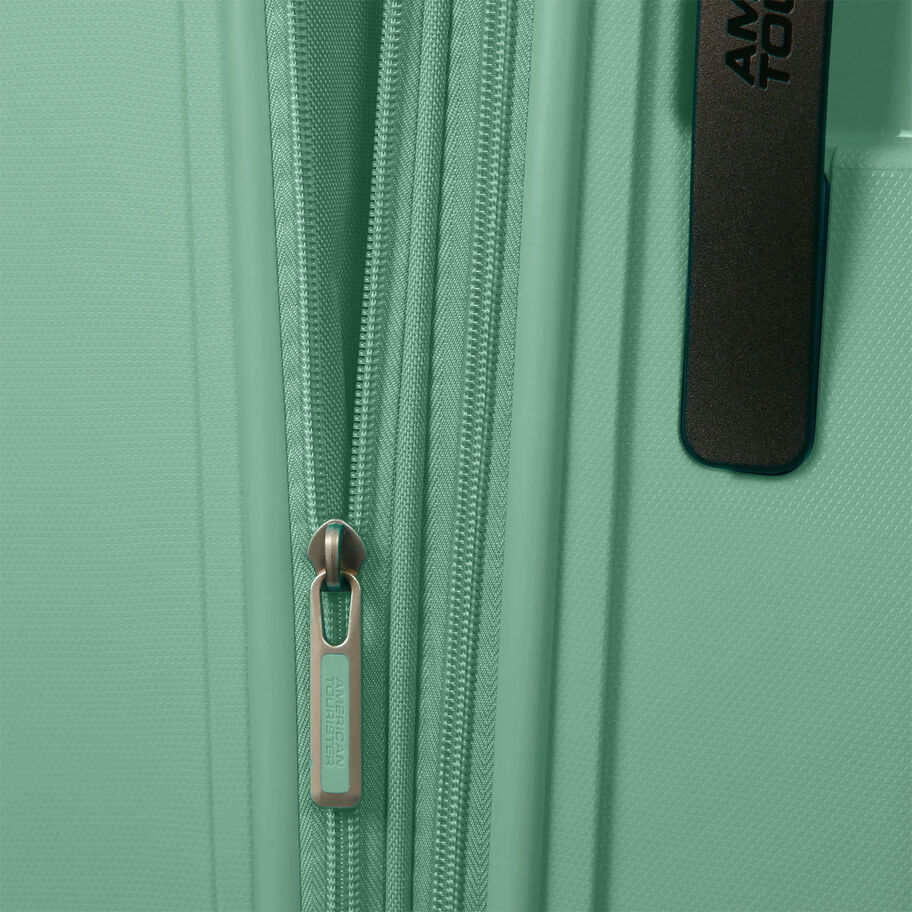 Sunside Carry-On Spinner in the color Mineral Green. image number 3