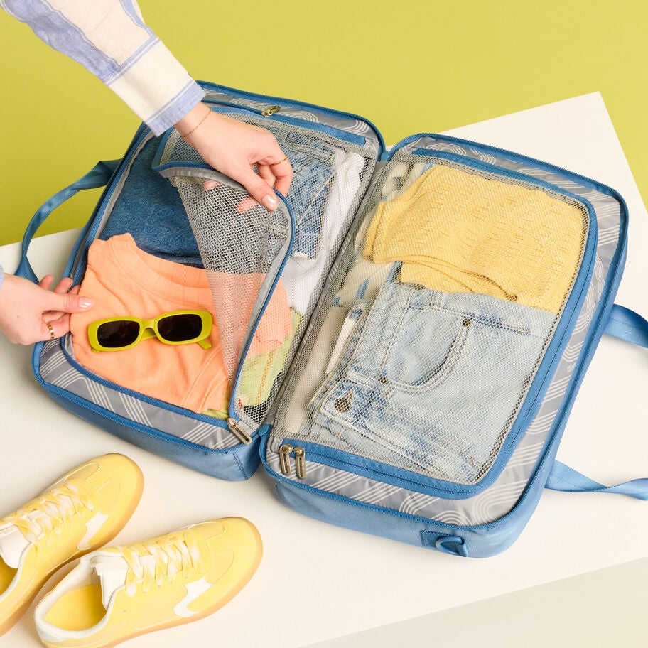 Stratum 3.0 Convertible Weekender in the color Pink Blush. image number 7