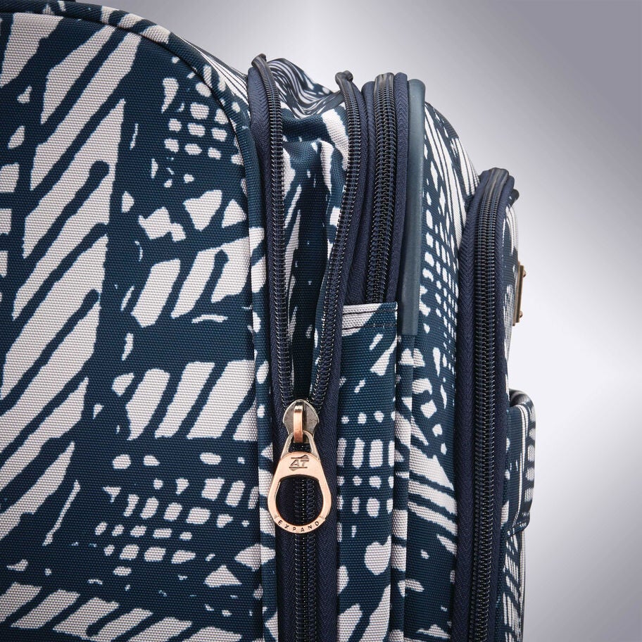 Belle Voyage Softside Medium in the color Floral Indigo Sand. image number 3