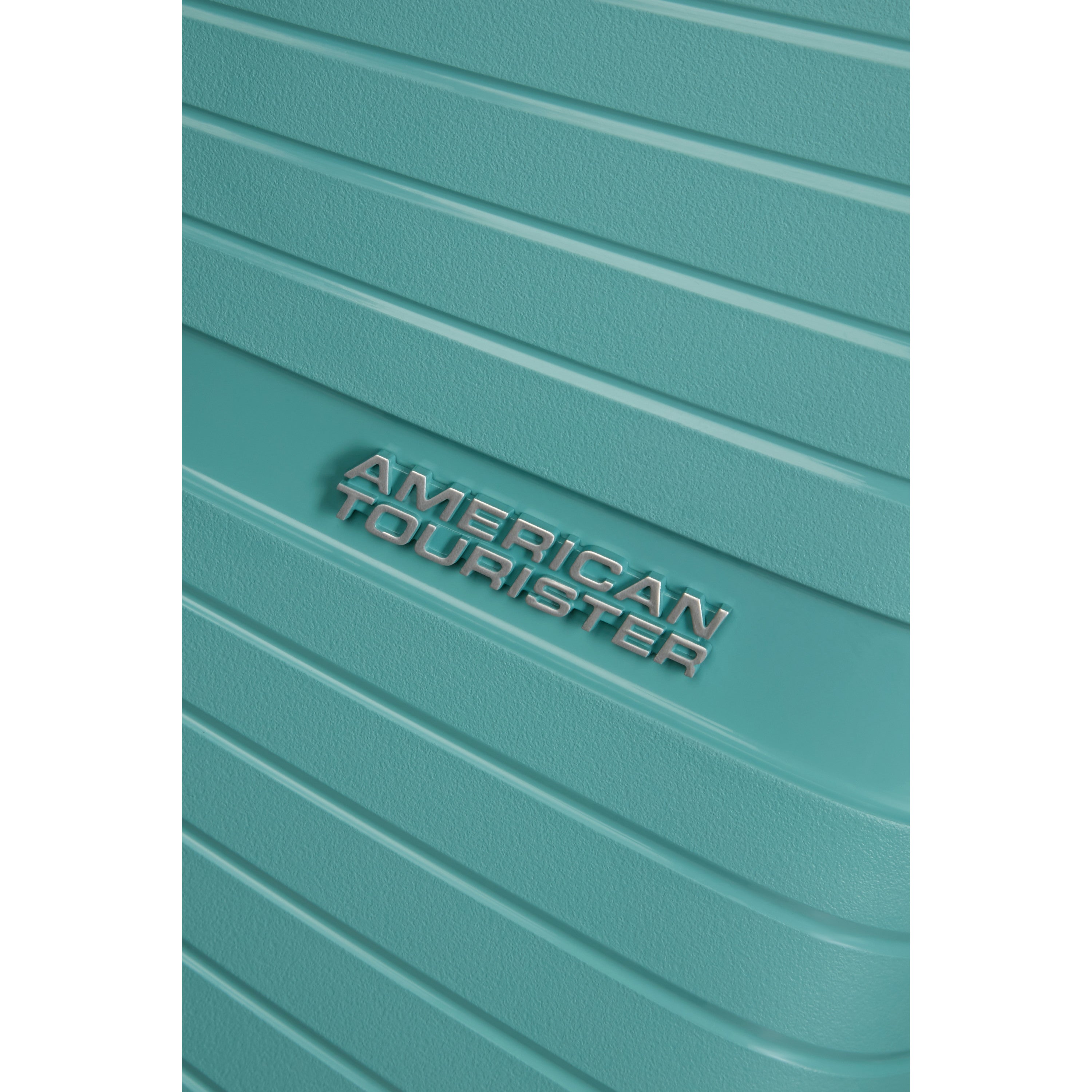 Airconic Medium Spinner | Hardside Luggage | American Tourister