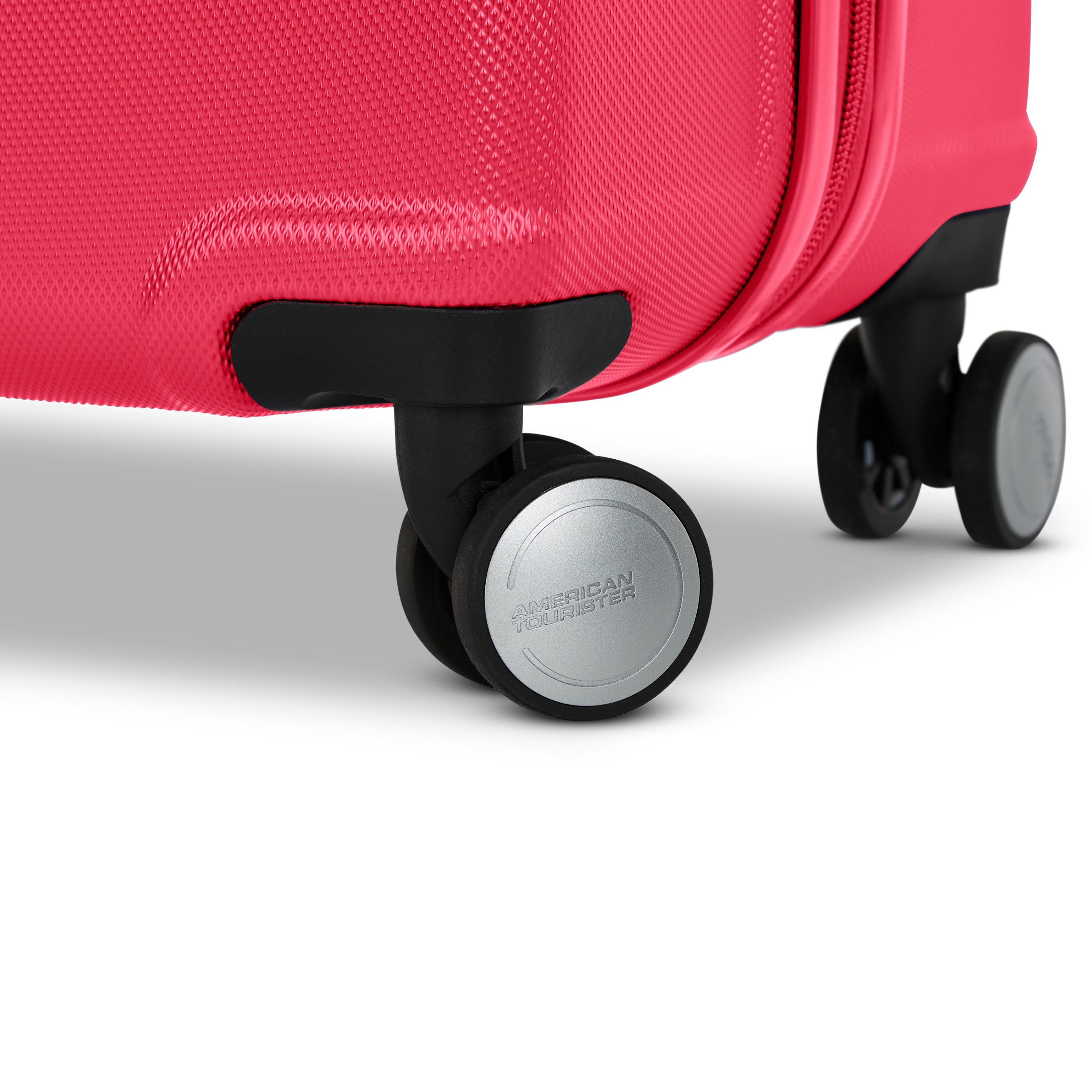 Wavebreaker Large Checked Spinner | Hardside Luggage | American