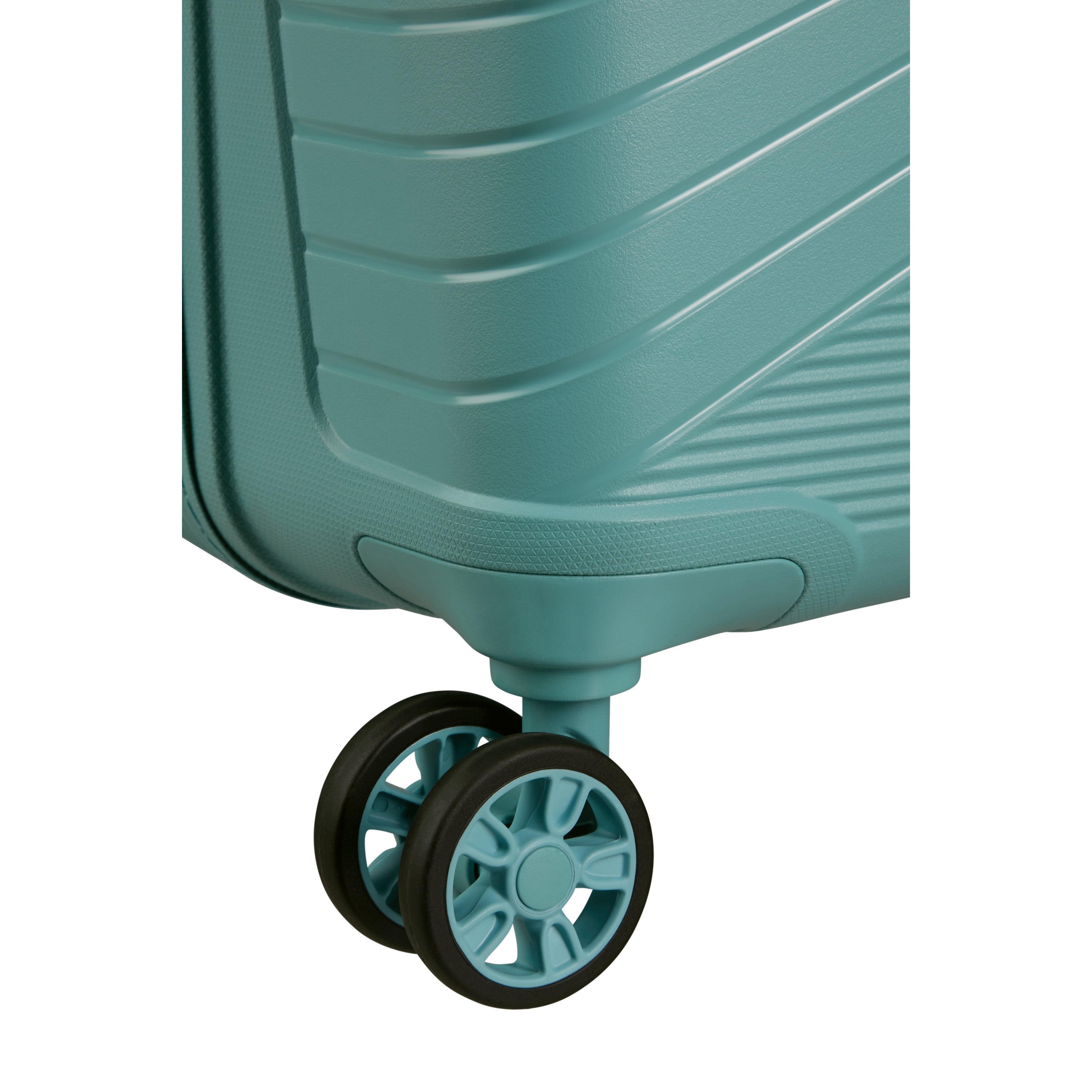 Airconic Medium Spinner | Hardside Luggage | American Tourister